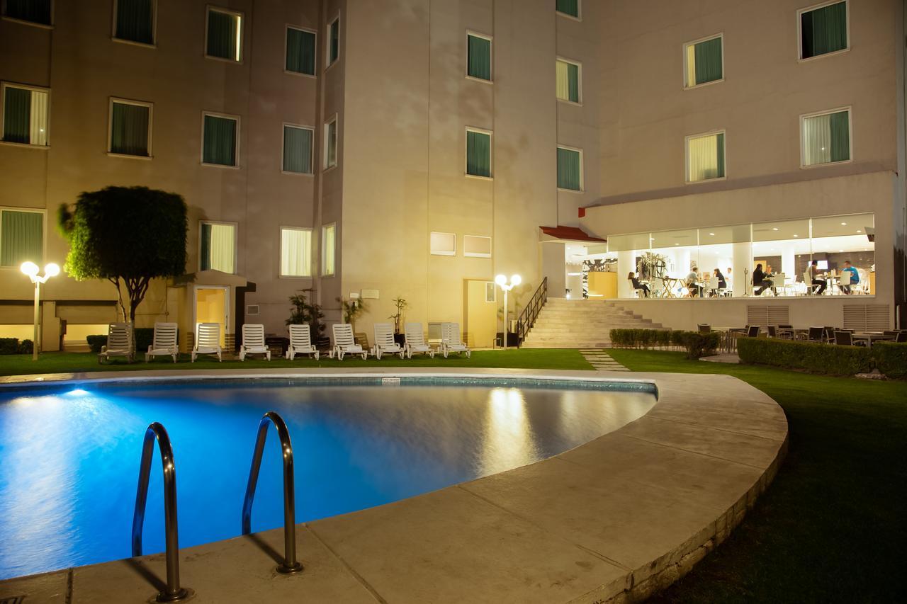 Fiesta Inn Express Perinorte Cuautitlan Izcalli Bagian luar foto