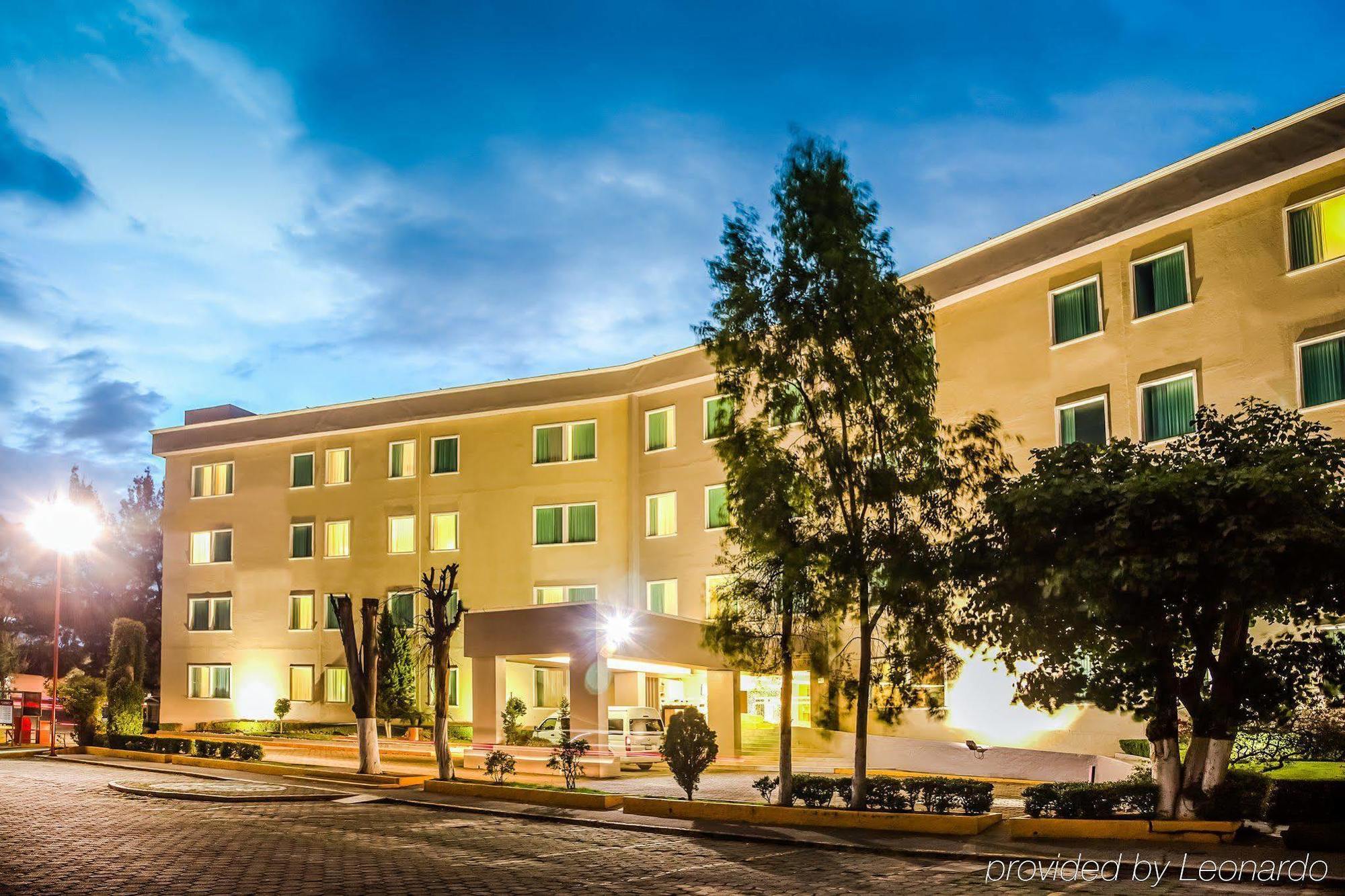 Fiesta Inn Express Perinorte Cuautitlan Izcalli Bagian luar foto