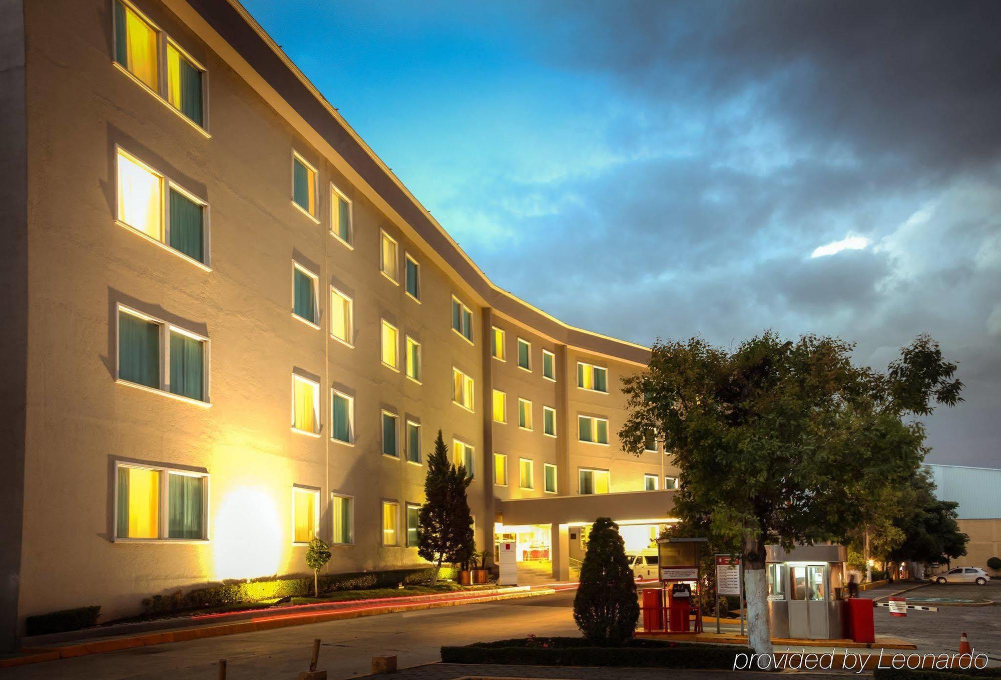 Fiesta Inn Express Perinorte Cuautitlan Izcalli Bagian luar foto