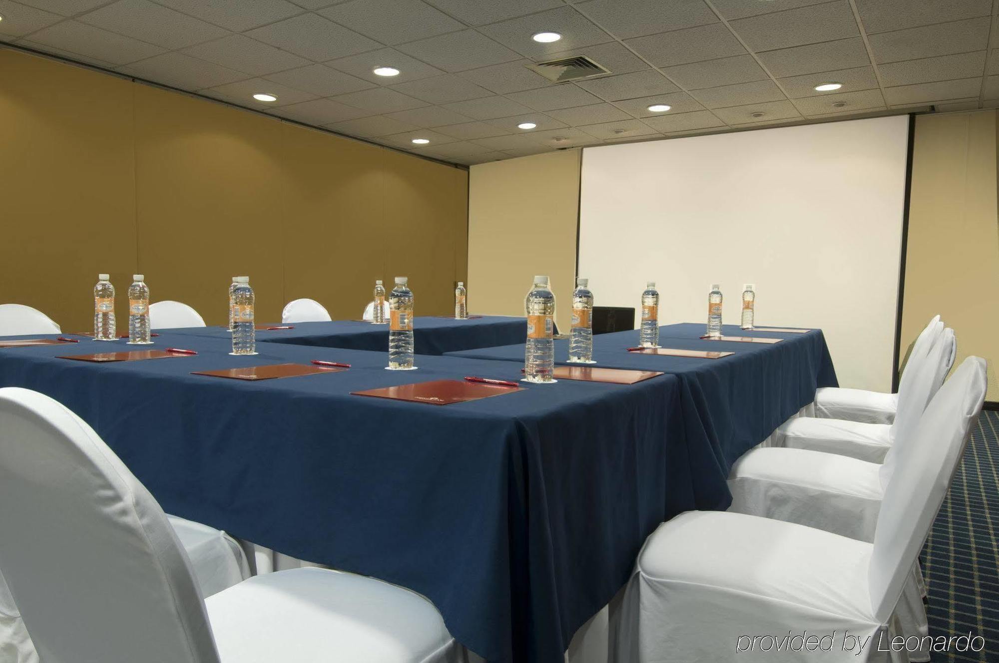 Fiesta Inn Express Perinorte Cuautitlan Izcalli Bagian luar foto